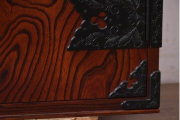 《天板・台輪取り付け加工費込み》　中古　美品　岩谷堂箪笥　菊幸　重厚な錠前金具が目を引く衣装盆5杯の着物箪笥　(R-086720)