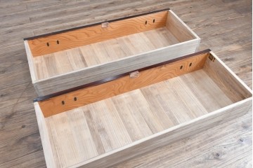 中古　美品　岩谷堂箪笥　菊幸　堂々とした木目に金具の意匠が映えるローチェスト　(R-086721)