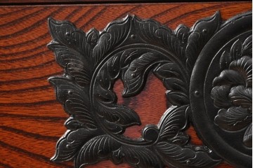 中古　美品　岩谷堂箪笥　菊幸　堂々とした木目に金具の意匠が映えるローチェスト　(R-086721)