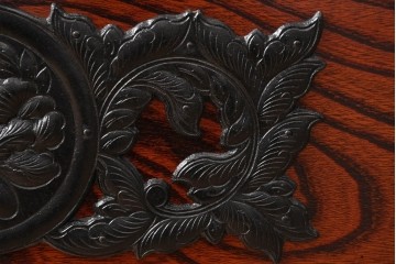 中古　美品　岩谷堂箪笥　菊幸　堂々とした木目に金具の意匠が映えるローチェスト　(R-086721)