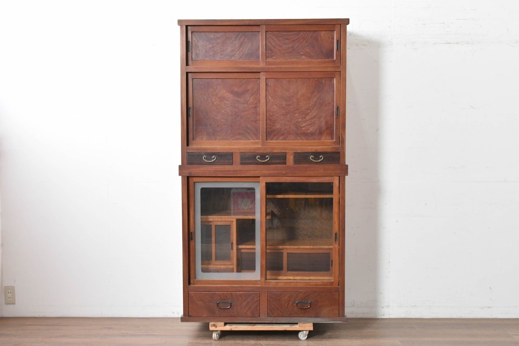 和製アンティーク　前面欅(ケヤキ)材　上杢!　違い棚付き二段重ね関東水屋箪笥　(R-086722)