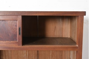 和製アンティーク　前面欅(ケヤキ)材　上杢!　違い棚付き二段重ね関東水屋箪笥　(R-086722)