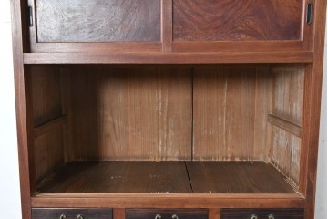 和製アンティーク　前面欅(ケヤキ)材　上杢!　違い棚付き二段重ね関東水屋箪笥　(R-086722)