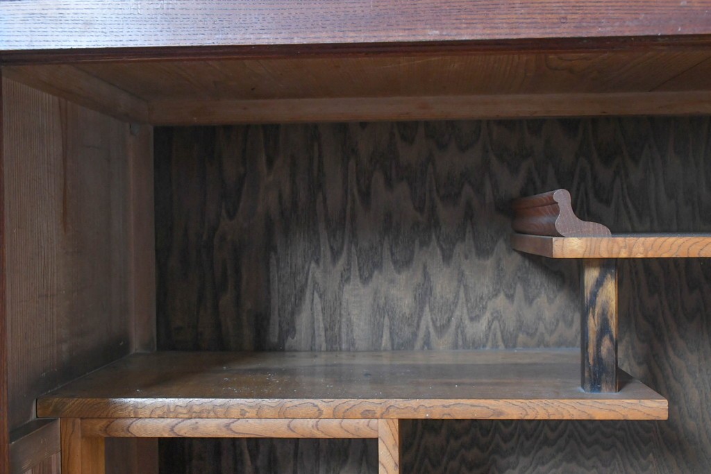 和製アンティーク　前面欅(ケヤキ)材　上杢!　違い棚付き二段重ね関東水屋箪笥　(R-086722)