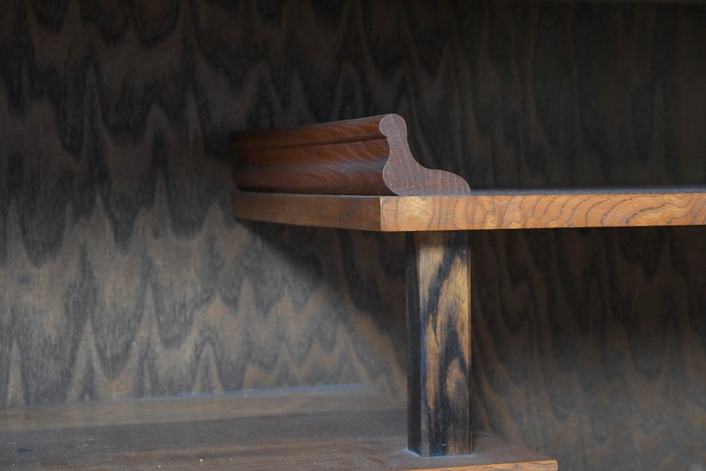 和製アンティーク　前面欅(ケヤキ)材　上杢!　違い棚付き二段重ね関東水屋箪笥　(R-086722)