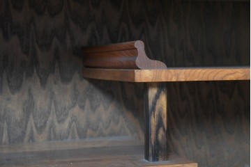 和製アンティーク　前面欅(ケヤキ)材　上杢!　違い棚付き二段重ね関東水屋箪笥　(R-086722)