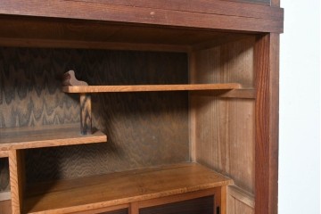 和製アンティーク　前面欅(ケヤキ)材　上杢!　違い棚付き二段重ね関東水屋箪笥　(R-086722)