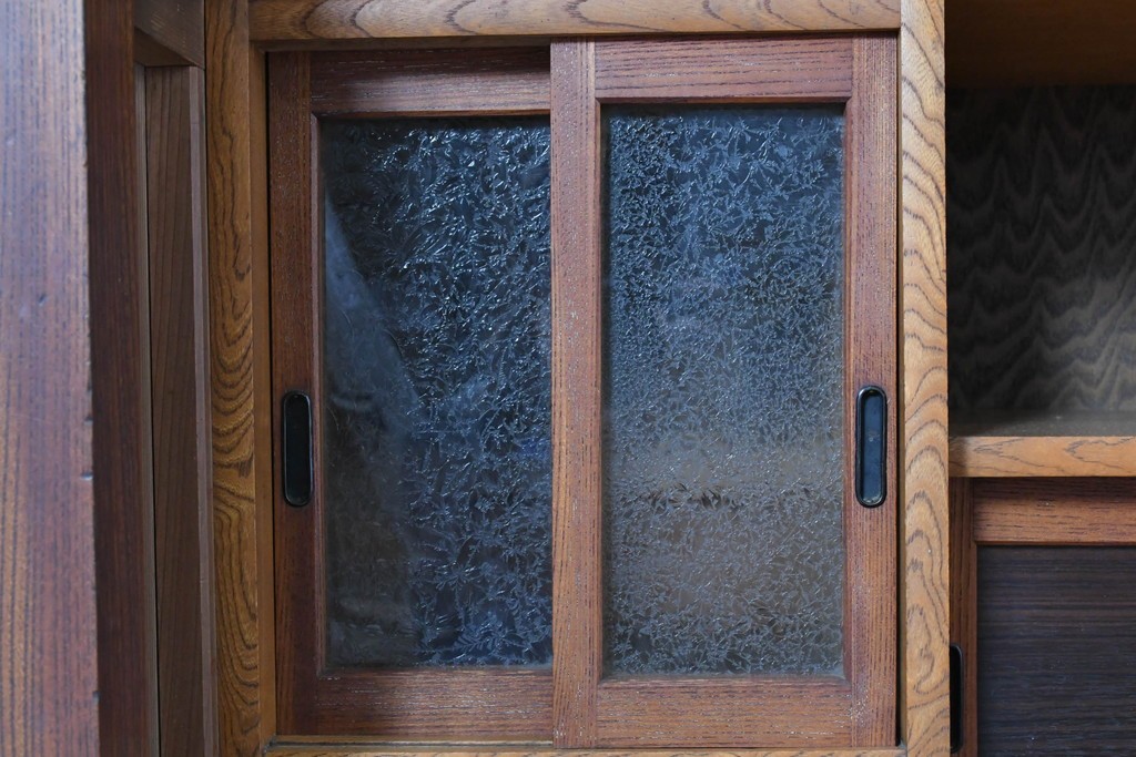 和製アンティーク　前面欅(ケヤキ)材　上杢!　違い棚付き二段重ね関東水屋箪笥　(R-086722)