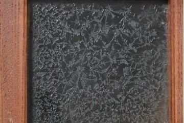 和製アンティーク　前面欅(ケヤキ)材　上杢!　違い棚付き二段重ね関東水屋箪笥　(R-086722)