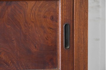 和製アンティーク　前面欅(ケヤキ)材　上杢!　違い棚付き二段重ね関東水屋箪笥　(R-086722)