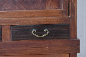 和製アンティーク　前面欅(ケヤキ)材　上杢!　違い棚付き二段重ね関東水屋箪笥　(R-086722)