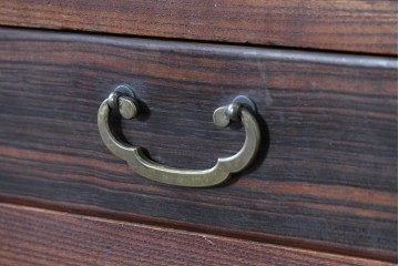 和製アンティーク　前面欅(ケヤキ)材　上杢!　違い棚付き二段重ね関東水屋箪笥　(R-086722)