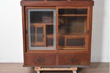 和製アンティーク　前面欅(ケヤキ)材　上杢!　違い棚付き二段重ね関東水屋箪笥　(R-086722)