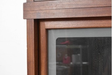 和製アンティーク　前面欅(ケヤキ)材　上杢!　違い棚付き二段重ね関東水屋箪笥　(R-086722)