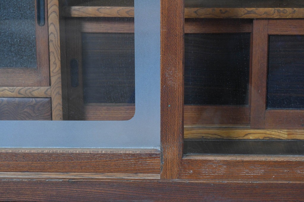 和製アンティーク　前面欅(ケヤキ)材　上杢!　違い棚付き二段重ね関東水屋箪笥　(R-086722)