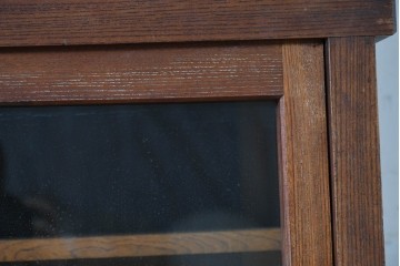 和製アンティーク　前面欅(ケヤキ)材　上杢!　違い棚付き二段重ね関東水屋箪笥　(R-086722)