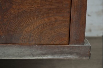 和製アンティーク　前面欅(ケヤキ)材　上杢!　違い棚付き二段重ね関東水屋箪笥　(R-086722)