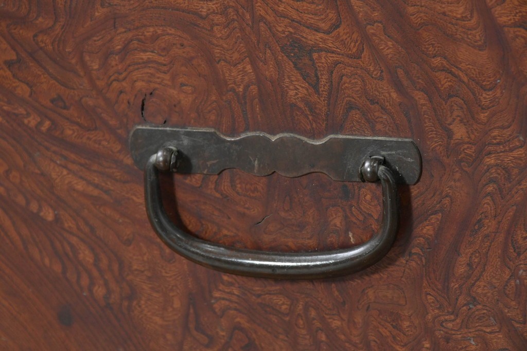 和製アンティーク　前面欅(ケヤキ)材　上杢!　違い棚付き二段重ね関東水屋箪笥　(R-086722)