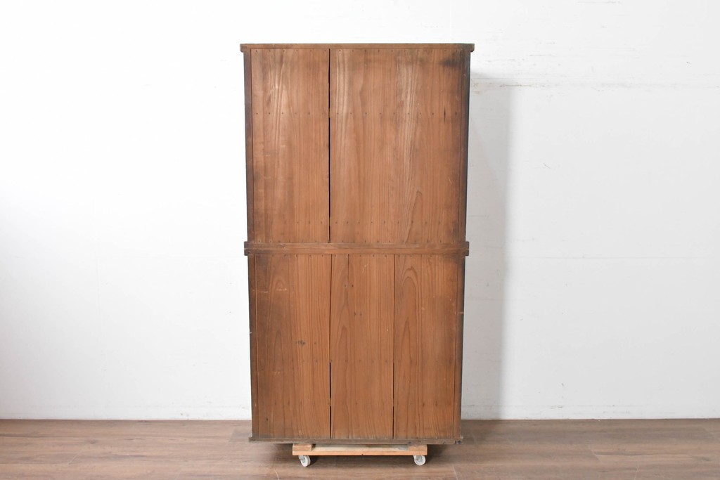 和製アンティーク　前面欅(ケヤキ)材　上杢!　違い棚付き二段重ね関東水屋箪笥　(R-086722)