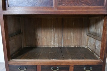 和製アンティーク　前面欅(ケヤキ)材　上杢!　引き出し3杯付きの関東水屋箪笥サイドボード　(R-086723)