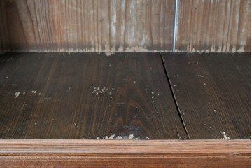 和製アンティーク　前面欅(ケヤキ)材　上杢!　引き出し3杯付きの関東水屋箪笥サイドボード　(R-086723)