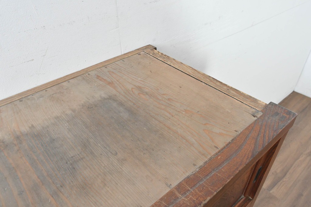 和製アンティーク　前面欅(ケヤキ)材　上杢!　引き出し3杯付きの関東水屋箪笥サイドボード　(R-086723)