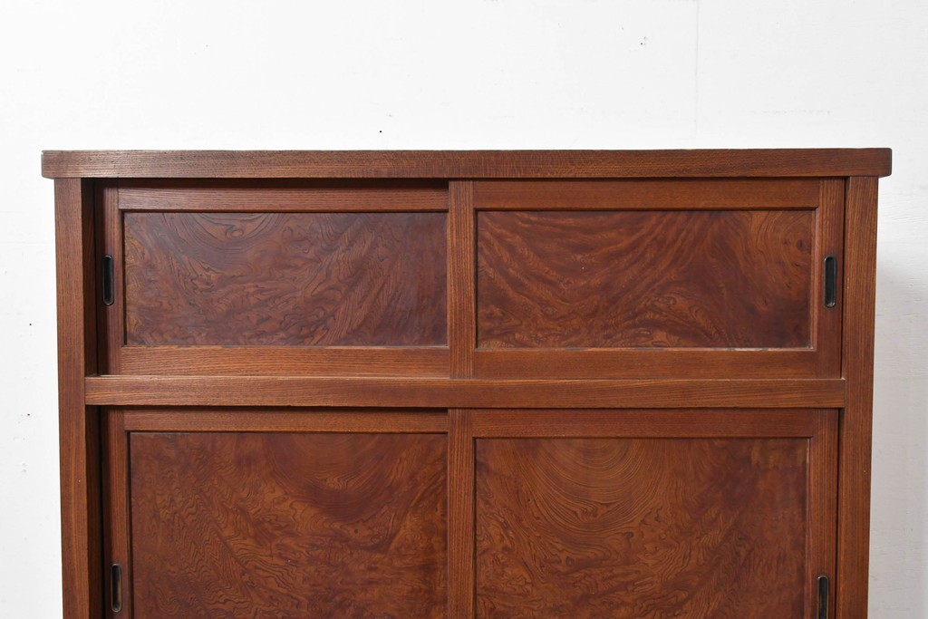 和製アンティーク　前面欅(ケヤキ)材　上杢!　引き出し3杯付きの関東水屋箪笥サイドボード　(R-086723)