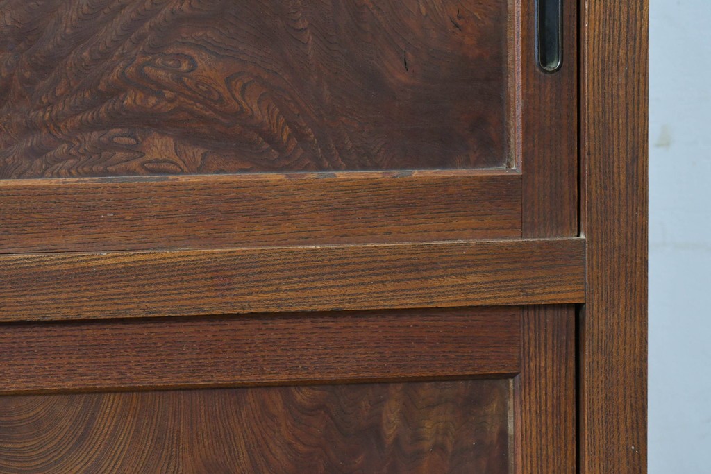 和製アンティーク　前面欅(ケヤキ)材　上杢!　引き出し3杯付きの関東水屋箪笥サイドボード　(R-086723)