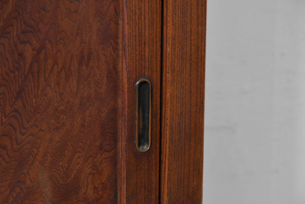 和製アンティーク　前面欅(ケヤキ)材　上杢!　引き出し3杯付きの関東水屋箪笥サイドボード　(R-086723)