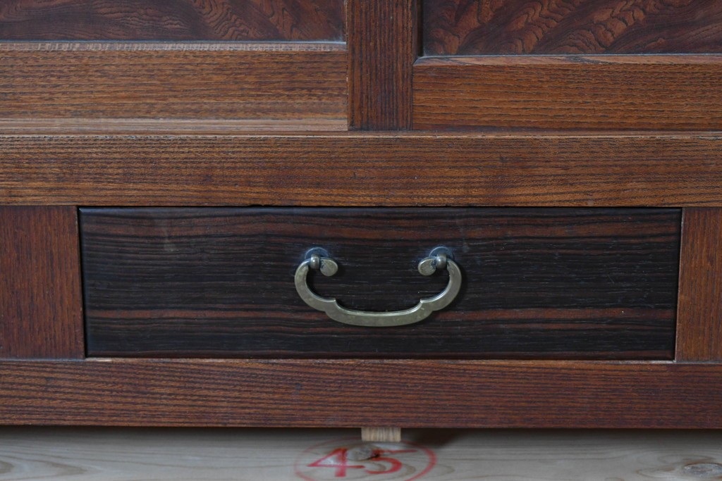 和製アンティーク　前面欅(ケヤキ)材　上杢!　引き出し3杯付きの関東水屋箪笥サイドボード　(R-086723)