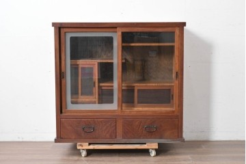 和製アンティーク　前面欅(ケヤキ)材　上杢!　違い棚付きの関東水屋箪笥サイドボード　(R-086724)