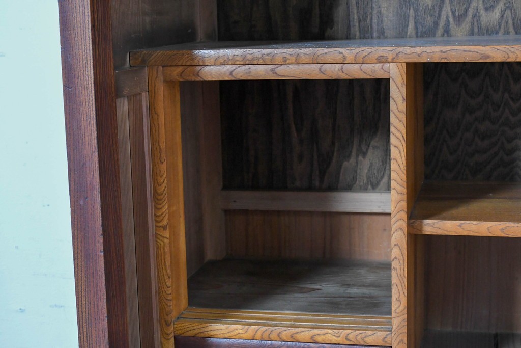 和製アンティーク　前面欅(ケヤキ)材　上杢!　違い棚付きの関東水屋箪笥サイドボード　(R-086724)