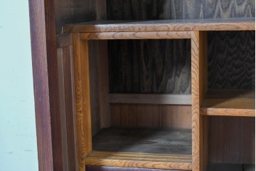 和製アンティーク　前面欅(ケヤキ)材　上杢!　違い棚付きの関東水屋箪笥サイドボード　(R-086724)