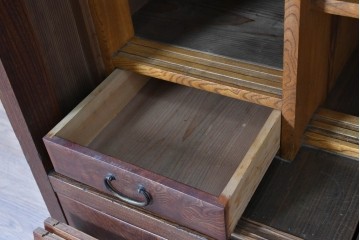 和製アンティーク　前面欅(ケヤキ)材　上杢!　違い棚付きの関東水屋箪笥サイドボード　(R-086724)