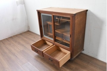 和製アンティーク　前面欅(ケヤキ)材　上杢!　違い棚付きの関東水屋箪笥サイドボード　(R-086724)