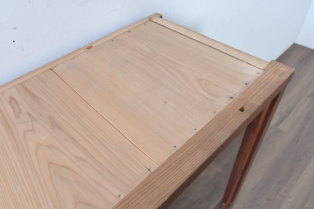 和製アンティーク　前面欅(ケヤキ)材　上杢!　違い棚付きの関東水屋箪笥サイドボード　(R-086724)