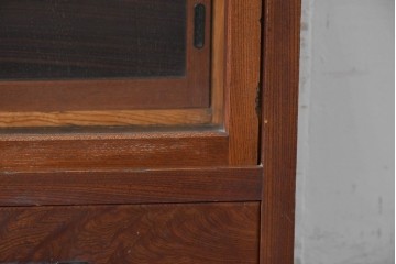 和製アンティーク　前面欅(ケヤキ)材　上杢!　違い棚付きの関東水屋箪笥サイドボード　(R-086724)