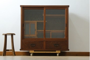 和製アンティーク　前面欅(ケヤキ)材　上杢!　違い棚付きの茶箪笥　(R-086724)