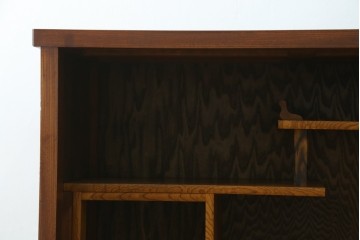 和製アンティーク　前面欅(ケヤキ)材　上杢!　違い棚付きの茶箪笥　(R-086724)
