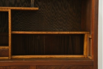 和製アンティーク　前面欅(ケヤキ)材　上杢!　違い棚付きの茶箪笥　(R-086724)