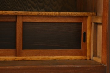 和製アンティーク　前面欅(ケヤキ)材　上杢!　違い棚付きの茶箪笥　(R-086724)