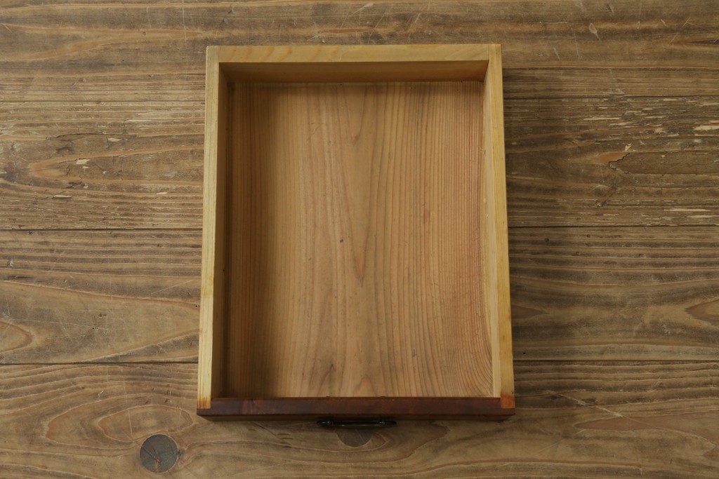 和製アンティーク　前面欅(ケヤキ)材　上杢!　違い棚付きの茶箪笥　(R-086724)