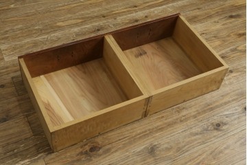 和製アンティーク　前面欅(ケヤキ)材　上杢!　違い棚付きの茶箪笥　(R-086724)