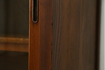 和製アンティーク　前面欅(ケヤキ)材　上杢!　違い棚付きの茶箪笥　(R-086724)