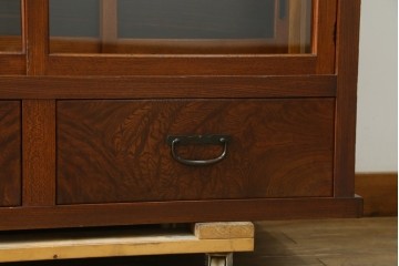 和製アンティーク　前面欅(ケヤキ)材　上杢!　違い棚付きの茶箪笥　(R-086724)