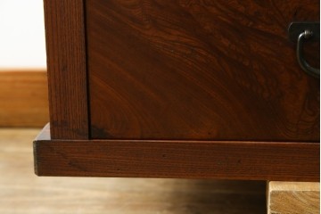 和製アンティーク　前面欅(ケヤキ)材　上杢!　違い棚付きの茶箪笥　(R-086724)