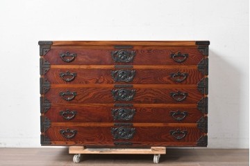 中古　美品　岩谷堂箪笥　欅(ケヤキ)材　重厚な金具が目を引く整理箪笥　(R-086725)