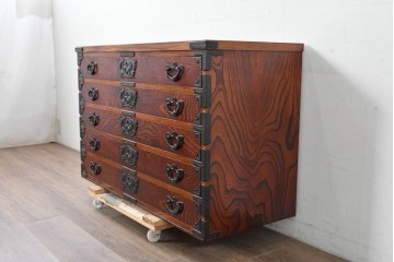 中古　美品　岩谷堂箪笥　欅(ケヤキ)材　重厚な金具が目を引く整理箪笥　(R-086725)
