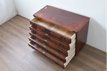 中古　美品　岩谷堂箪笥　欅(ケヤキ)材　重厚な金具が目を引く整理箪笥　(R-086725)