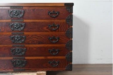 中古　美品　岩谷堂箪笥　欅(ケヤキ)材　重厚な金具が目を引く整理箪笥　(R-086725)